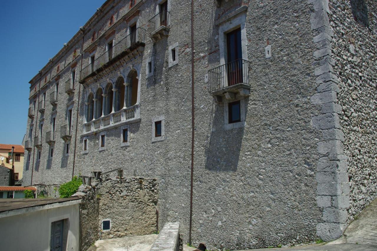 Le Due Lanterne Hotell Aieta Exteriör bild