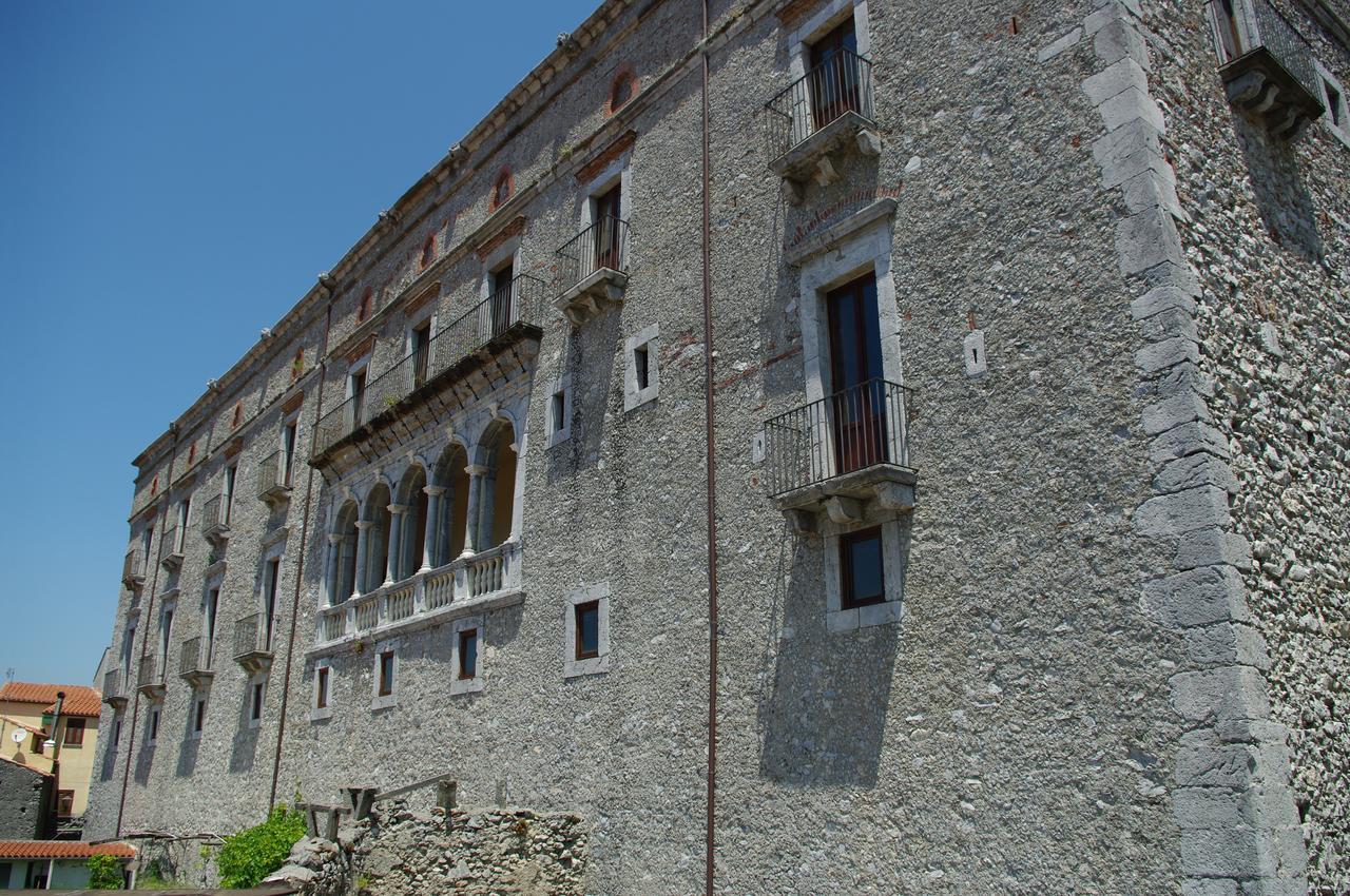 Le Due Lanterne Hotell Aieta Exteriör bild