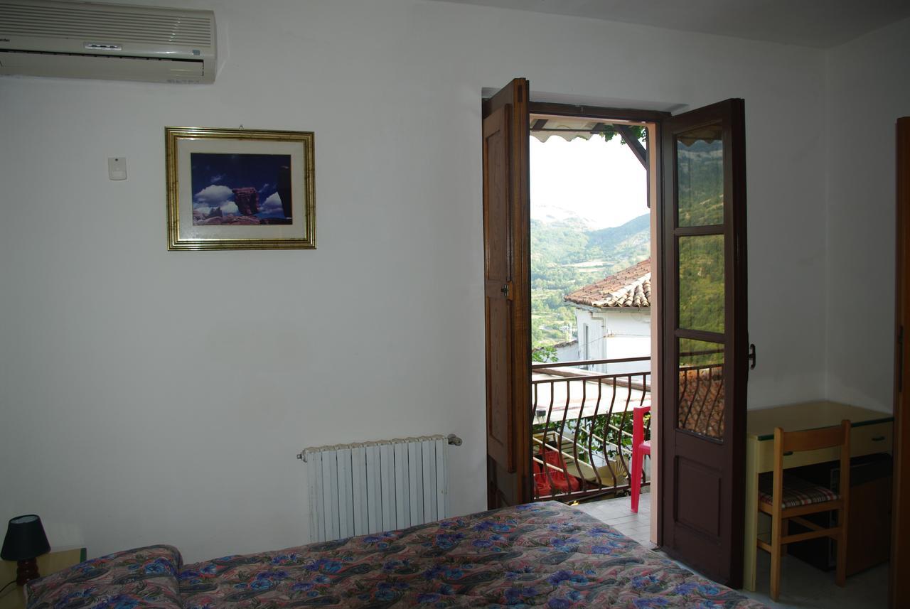 Le Due Lanterne Hotell Aieta Exteriör bild